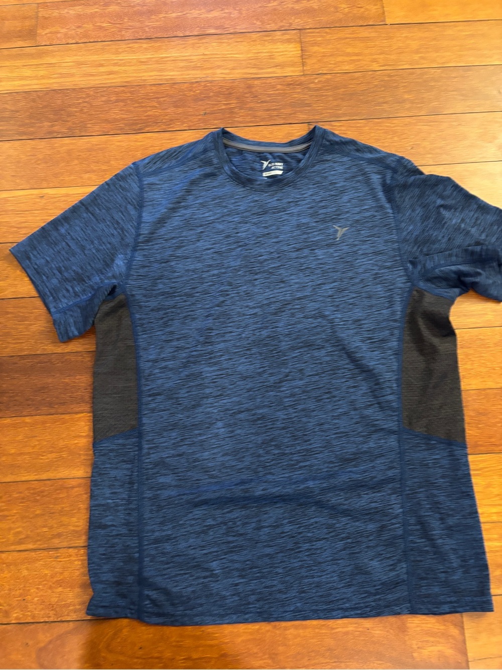 Old Navy Men's Blue Heathered Performance Tee with Black Panels size L